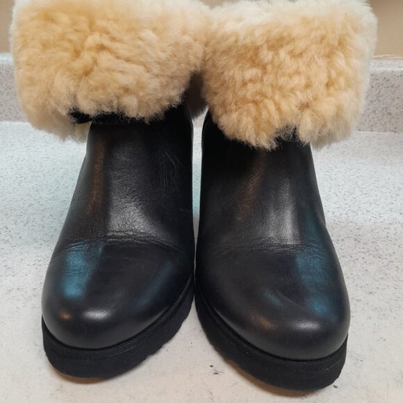 Koolaburra La Volta Deluxe Black Leather Pre Ugg Wedge Bootie Size 7 Shearling - Picture 1 of 9